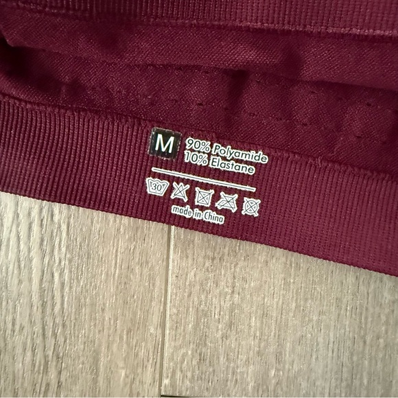 🦃5 for $25🦃 SHEIN Burgundy Perforated Long Sleeve Athletic Crop Top - Picture 4 of 4